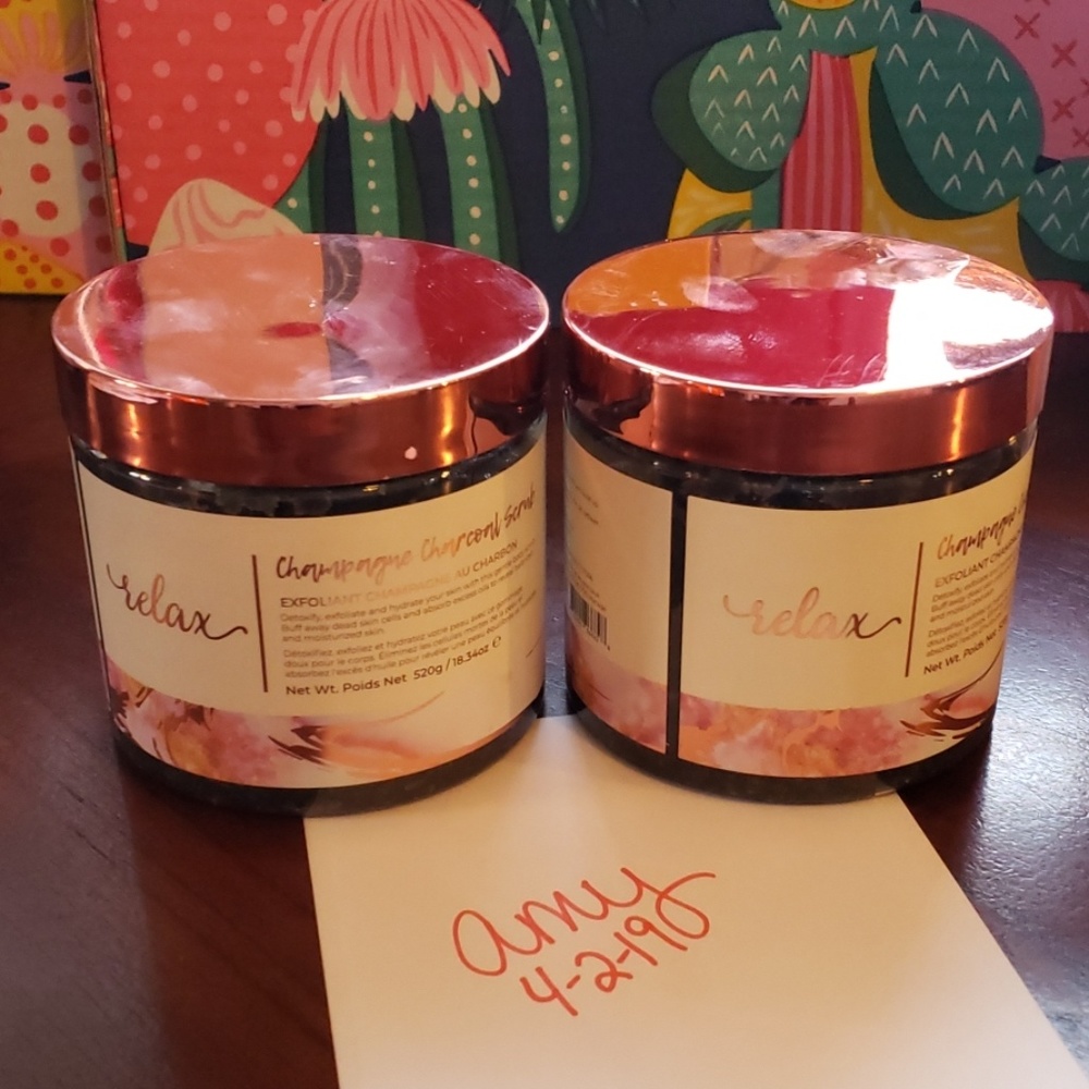 Mannakadar champagne charcoal body scrub